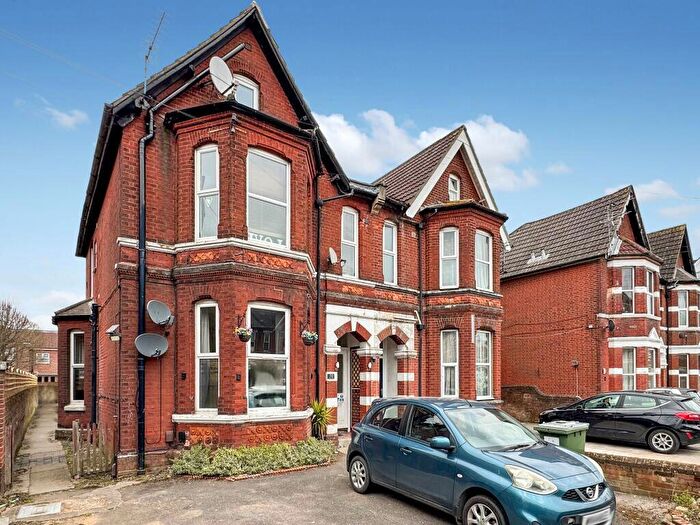 1 Bedroom Apartment For Sale In Landguard Road, Southampton, Hampshire, SO15
