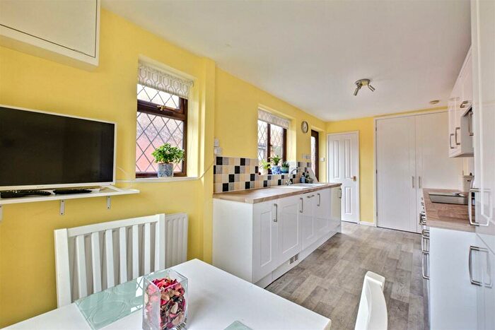 3 Bedroom Detached Bungalow For Sale In Roehampton Drive, Trowell, NG9