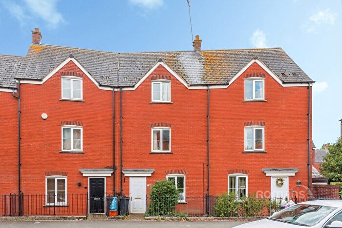 3 Bedroom Town House To Rent In Redhouse Way, Swindon, SN25
