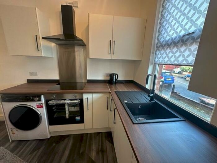 3 Bedroom Terraced House To Rent In Beechwood View, Burley, Leeds, LS4