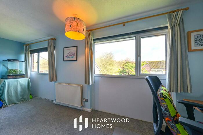 2 Bedroom End Of Terrace House For Sale In Canberra Close, St. Albans, AL3