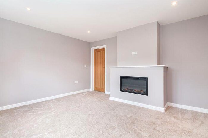 3 Bedroom End Of Terrace House For Sale In Queens Crescent, Clapham, MK41