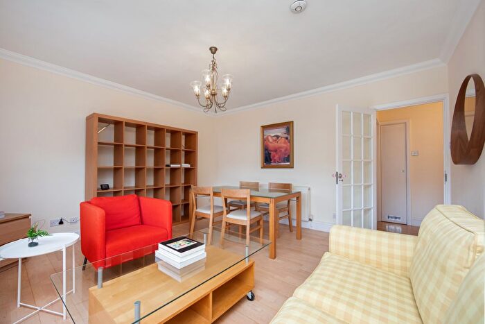 2 Bedroom Flat To Rent In Camden Road, Camden, London, NW1