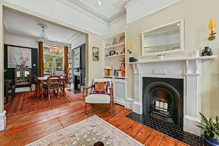 4 Bedroom Terraced House For Sale In Parolles Road, London, N19