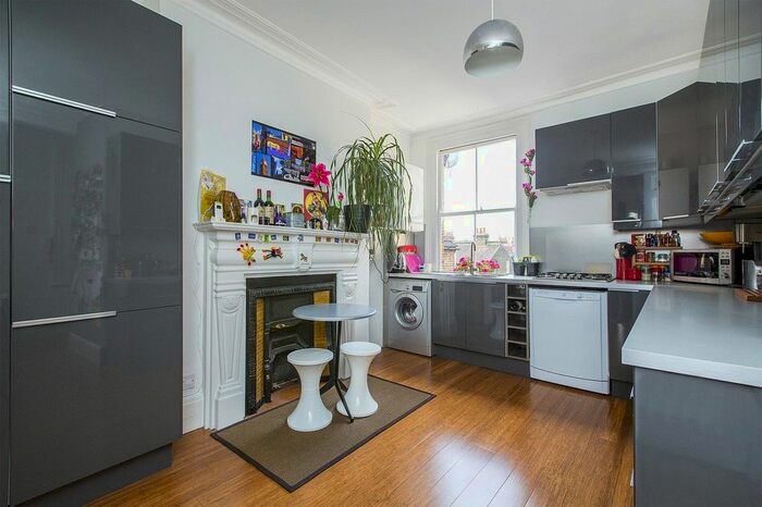 3 Bedroom Flat To Rent In Elmfield Mansions, Elmfield Road, London, SW17