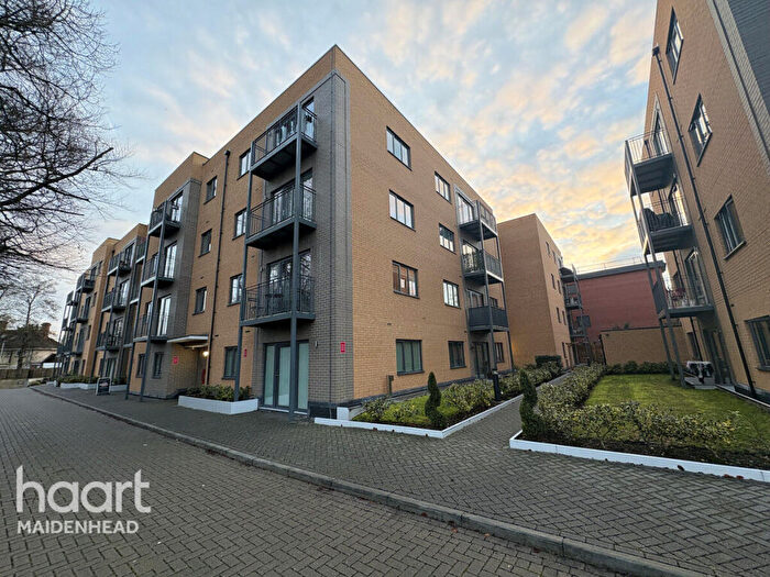 2 Bedroom Apartment For Sale In Clivemont Road, Maidenhead, SL6