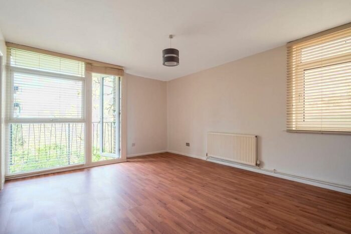 2 Bedroom Flat To Rent In Frith Hill Road, Godalming, GU7