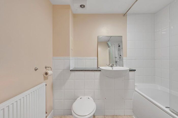 1 Bedroom Flat For Sale In Edison Court, Franklin Avenue, Watford, WD18