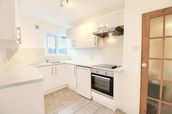 3 Bedroom Apartment To Rent In Fairfield Gardens, Hornsey, London, N8