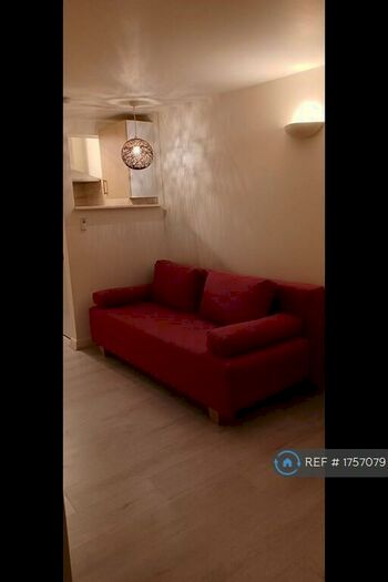 Studio To Rent In Weald Lane, London, HA3