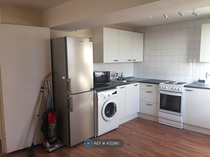 2 Bedroom Flat To Rent In Benson Close, Hounslow, TW3
