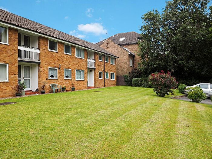2 Bedroom Maisonette To Rent In Grange Road, Sutton, Surrey, SM2
