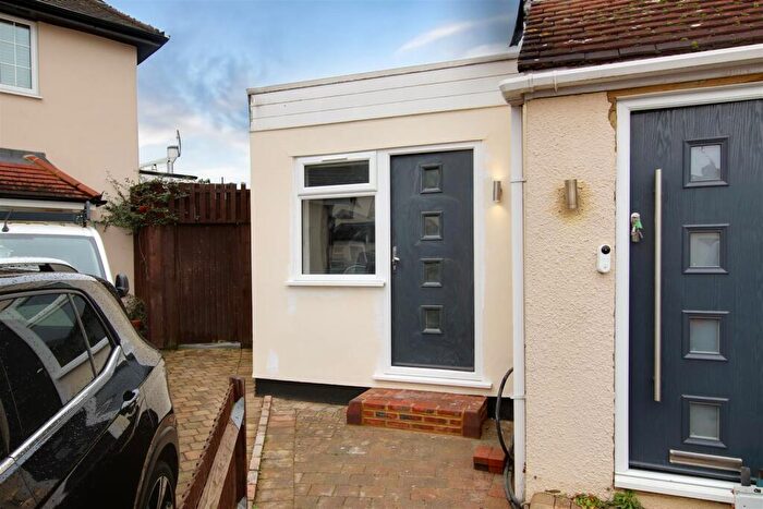 Studio To Rent In Endeavour Road, Cheshunt, EN8