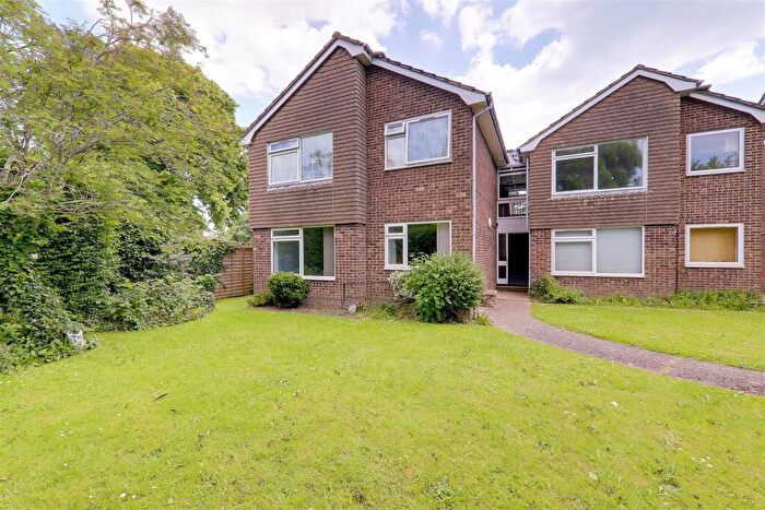 1 Bedroom Flat To Rent In Crabtree Lane, Lancing, BN15