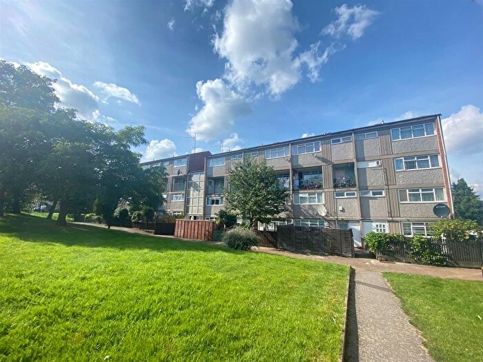 2 Bedroom Flat For Sale In Beale Close, London, N13