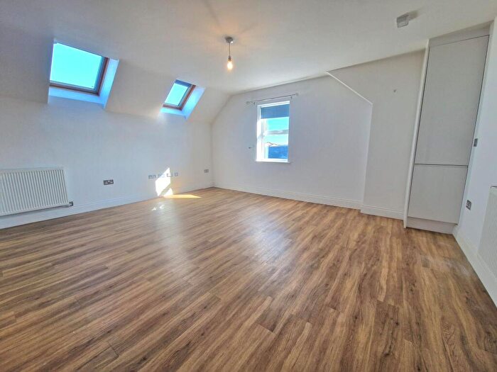 1 Bedroom Flat To Rent In Kensington Court, Luton, LU1