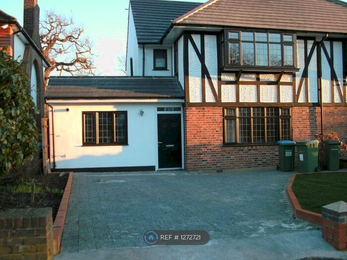 5 Bedroom Semi-Detached House To Rent In Crown Woods Way, London SE9