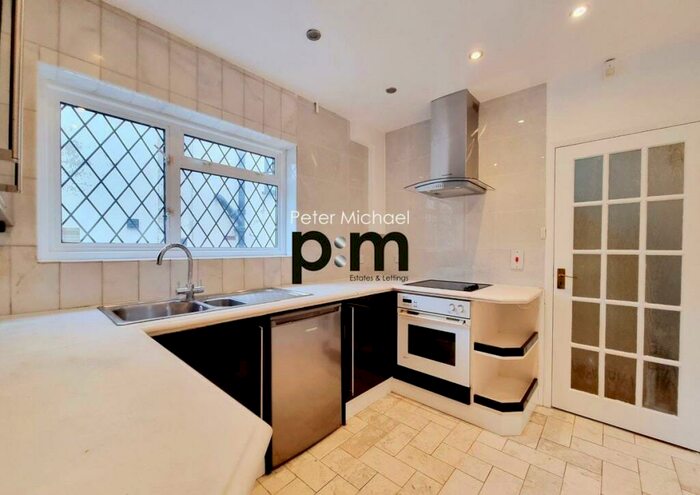 3 Bedroom Detached House To Rent In Sheringham Avenue, Southgate, N14