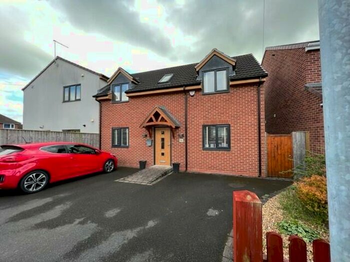 3 Bedroom Semi-Detached House To Rent In Chesterfield Drive, Linton, DE12