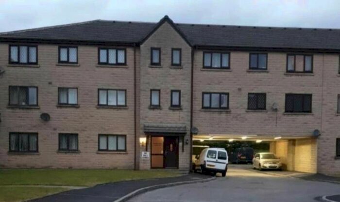 2 Bedroom Flat To Rent In Moorfield Chase, Farnworth, Bolton, BL4
