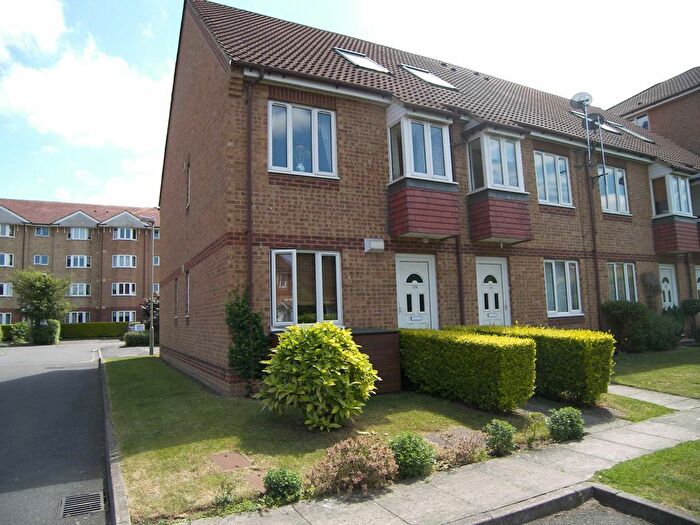 1 Bedroom Flat To Rent In Varsity Drive, Twickenham, TW1