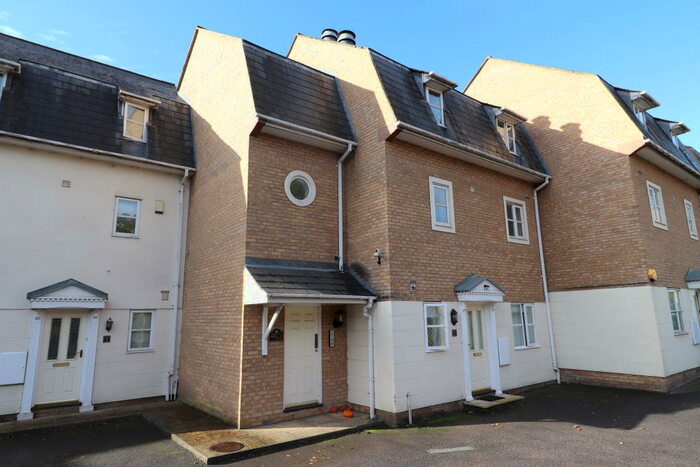 1 Bedroom Flat To Rent In Brentwood Station, CM14