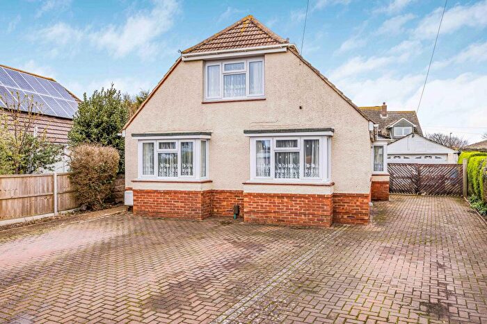 4 Bedroom Detached House For Sale In Hayling Island, Hampshire, PO11