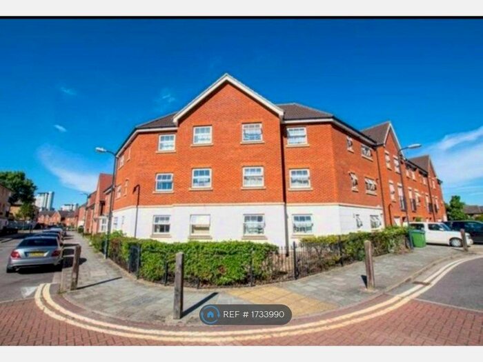 2 Bedroom Flat To Rent In Pettacre Close, London, SE28