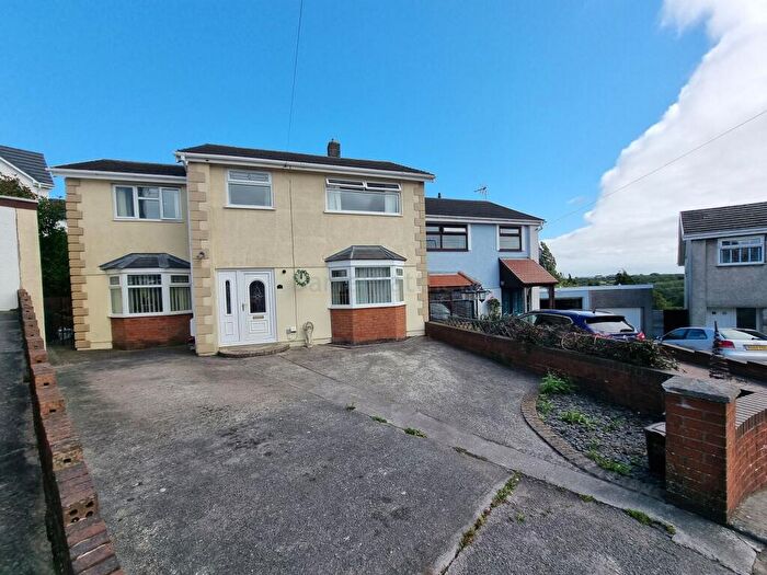 4 Bedroom Semi-Detached House For Sale In Glenview, Pen-Y-Fai, CF31