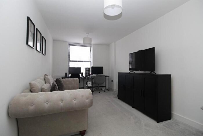 2 Bedroom Flat For Sale In Charles Court, Margate, CT9