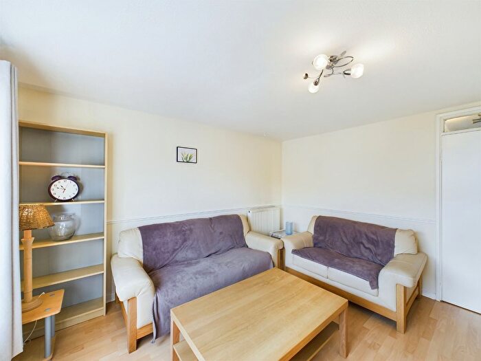 2 Bedroom Flat To Rent In Viewcraig Gardens, Holyrood, Edinburgh, EH8