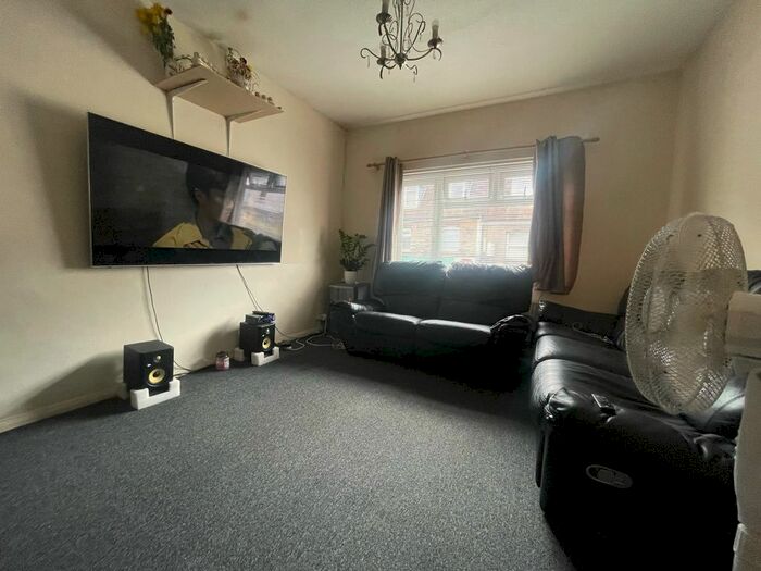 2 Bedroom Flat To Rent In Warley Hill, Warley, Brentwood, CM14