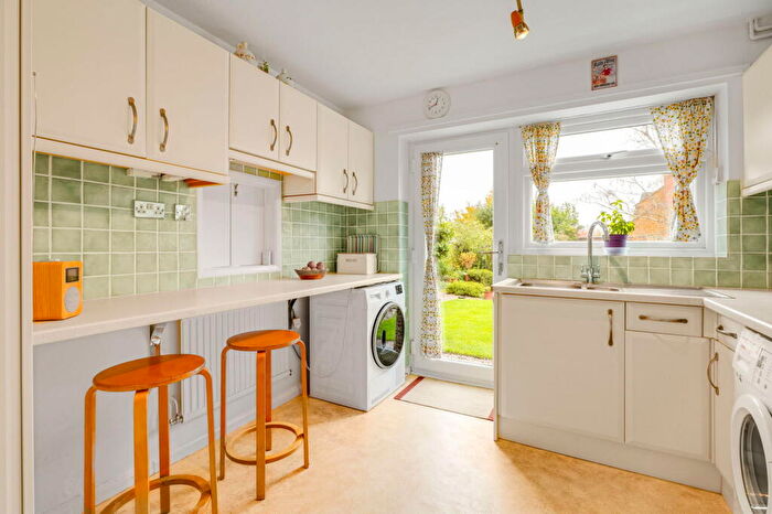 4 Bedroom Detached House For Sale In The Paddock, Lower Boddington, Northamptonshire, NN11