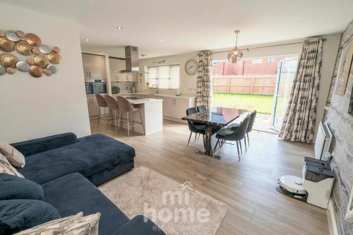 5 Bedroom Detached House To Rent In Sylvan Gardens, Kirkham, PR4