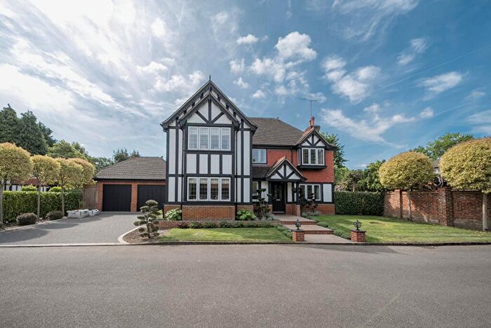 4 Bedroom Detached House For Sale In Salisbury Place, West Byfleet, Surrey, KT14