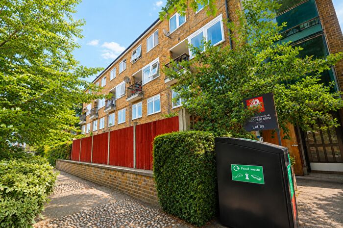 5 Bedroom Flat For Sale In Lorrimore Road, London, SE17
