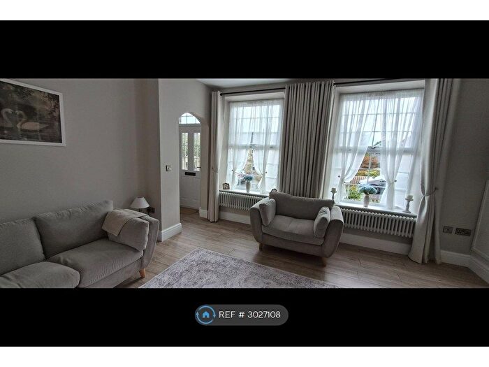 3 Bedroom Semi-Detached House To Rent In Barnes Avenue, Rossendale, BB4