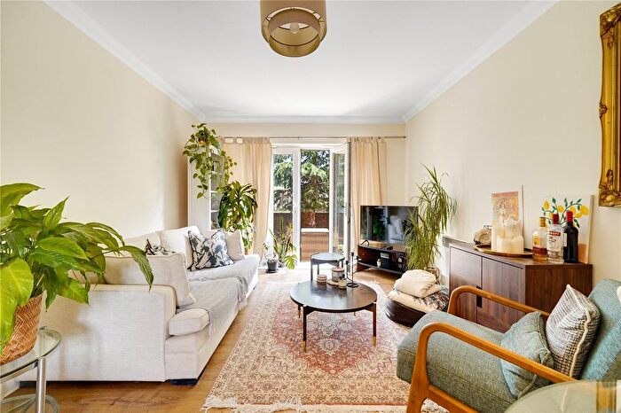 2 Bedroom Flat For Sale In Batavia Road, Sunbury-On-Thames, TW16