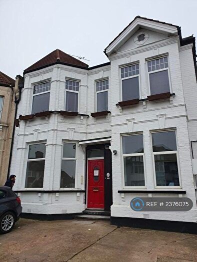 2 Bedroom Flat To Rent In Station Road, London, NW4