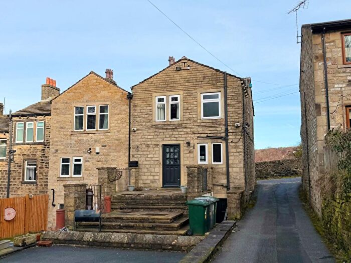 3 Bedroom End Of Terrace House To Rent In Upper Clough, Linthwaite, Huddersfield, West Yorkshire, HD7