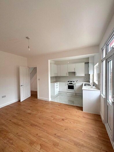 3 Bedroom Terraced House To Rent In Hedge Lane, London, N13