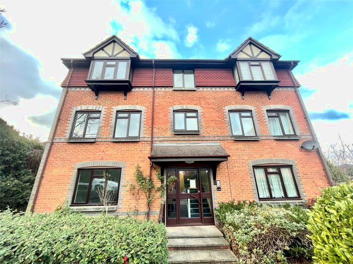 2 Bedroom Flat To Rent In Rowe Court, Grovelands Road, Reading, Berkshire, RG30