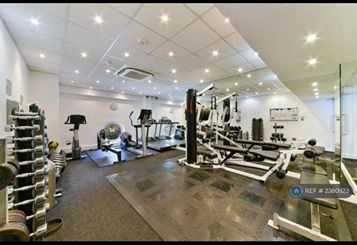 2 Bedroom Flat To Rent In Cascades Tower, London, E14