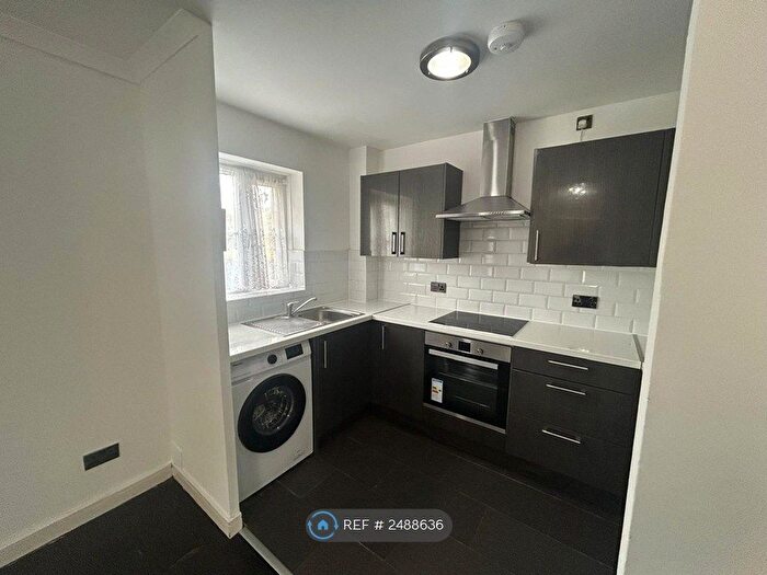 2 Bedroom Flat To Rent In Bellingham Court, Barking, IG11