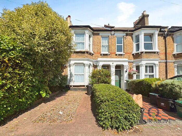 2 Bedroom Flat For Sale In Birkbeck Road, Beckenham, BR3