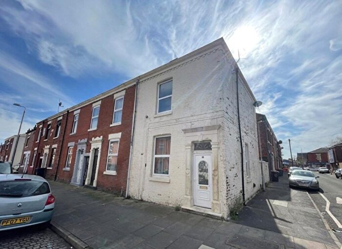 2 Bedroom End Of Terrace House For Sale In Raikes Road, Preston, Lancashire, PR1