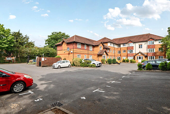 2 Bedroom Flat For Sale In Brighton Road, Addlestone, KT15
