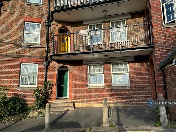 3 Bedroom Flat To Rent In Heathfield Gardens, Croydon, CR0
