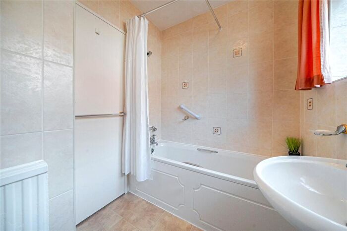 2 Bedroom Bungalow For Sale In Wrenbury Grove, Cookridge, Leeds, LS16
