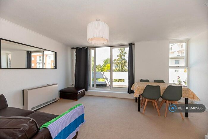 1 Bedroom Flat To Rent In Constitution Hill, Woking, Surrey, GU22